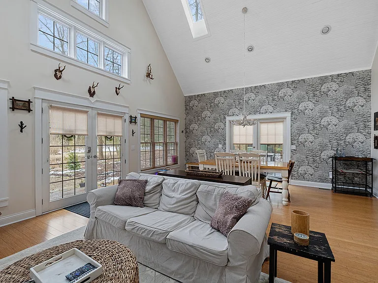 16 Walden Way — Photo 6