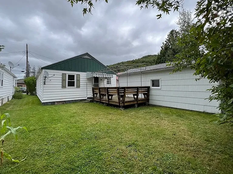76 Harding Ave — Photo 6