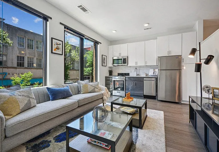 Link Apartments 4th Street — Photo 10