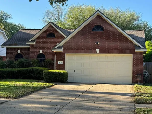 4735 Silverlake Dr, Sugar Land, TX 77479