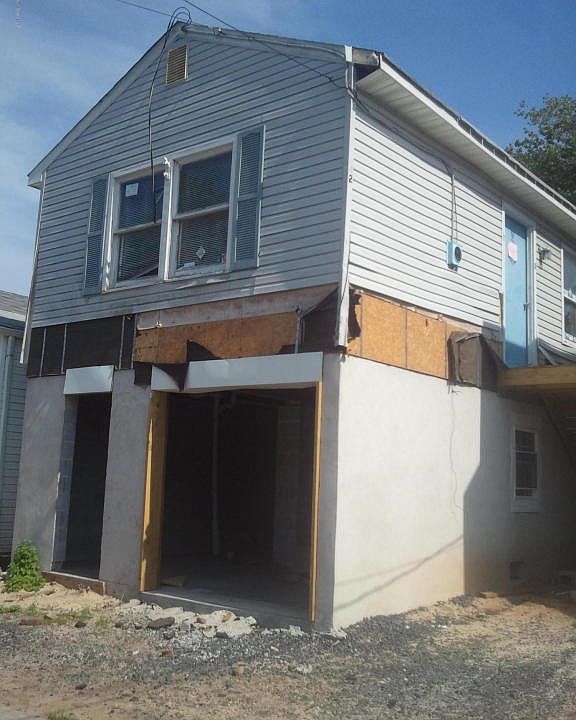 2nd image of 42 Oak St