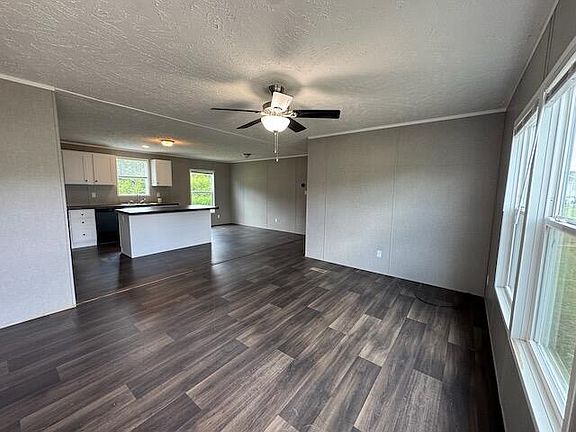 3rd image of 194 Deer Park Dr
