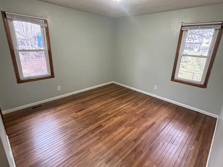 116 S Johnson Ave — Photo 12
