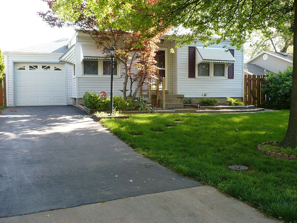 1st image of 707 Loekes Dr