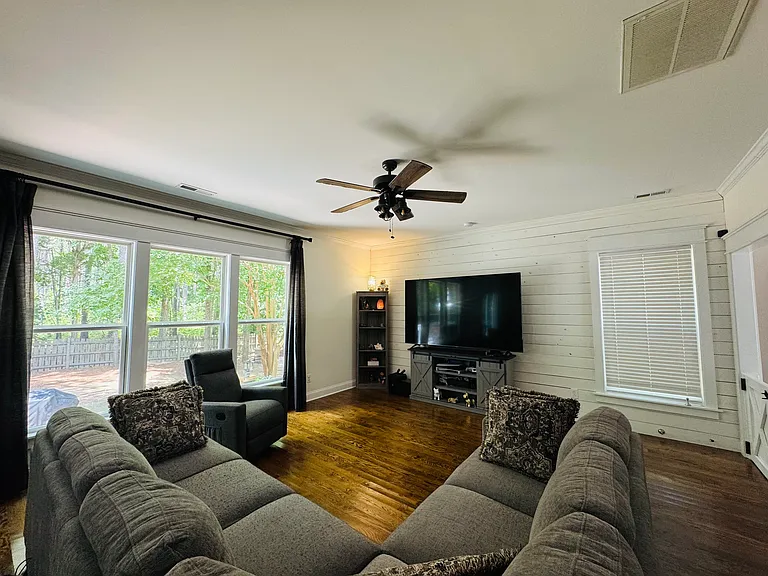 904 Avent Meadows Ln — Photo 5