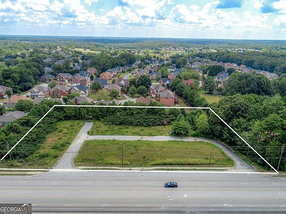 3rd image of 758 S Stone Mountain Lithonia Rd