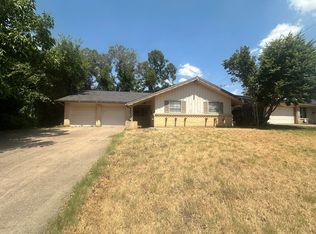 2221 Woodoak Dr, Irving, TX 75060