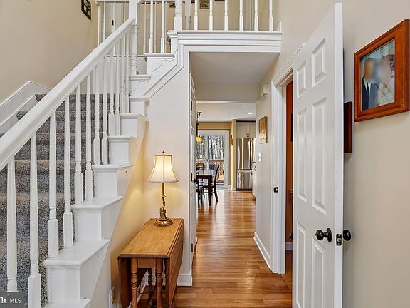 4th image of 702 Falls Rd