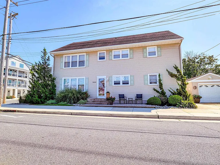 7000 Winchester Ave #TOP FLOOR — Photo 1