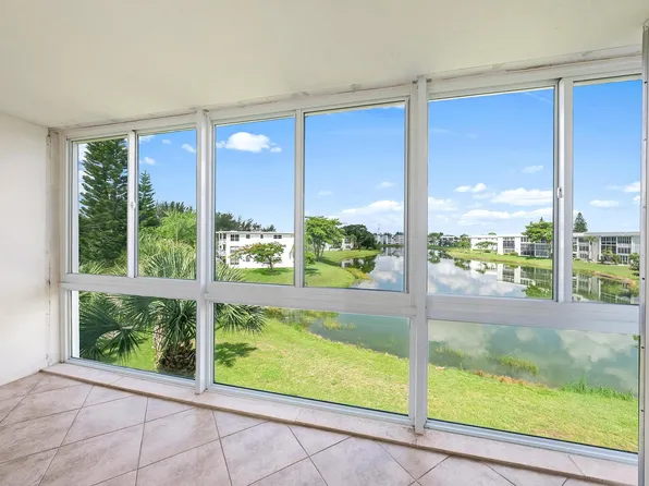 306 Wellington E, West Palm Beach, FL 33417