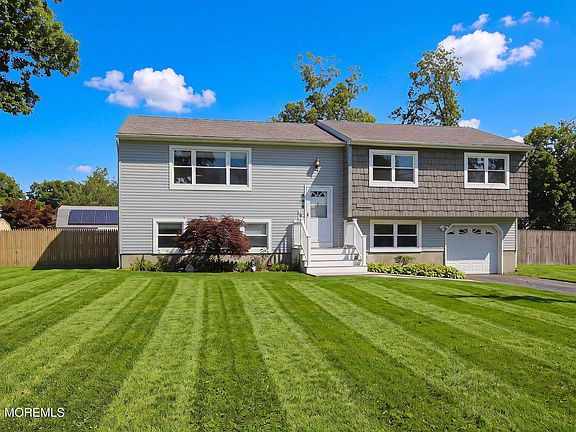 3rd image of 563 Oakhollow Lane