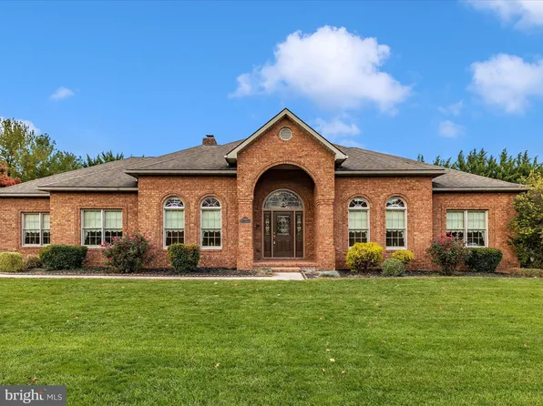 18810 Fountain Ter, Hagerstown, MD 21742
