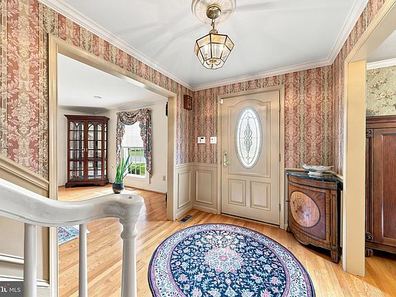 5th image of 22 Saint Anthony Ct