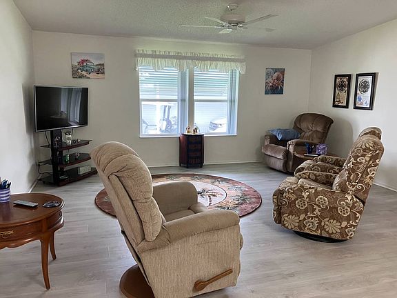 5th image of 517 Caymen Dr #205