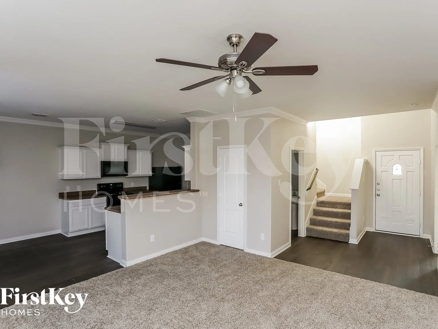 4 bed, 2.5 bath, 2105 sqft, $2,400 — Photo 4