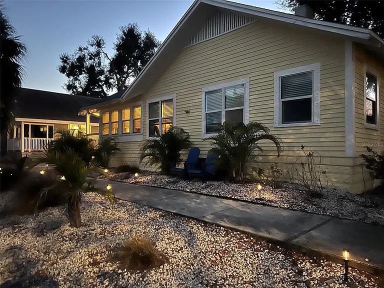 1137 Highland St S — Photo 48