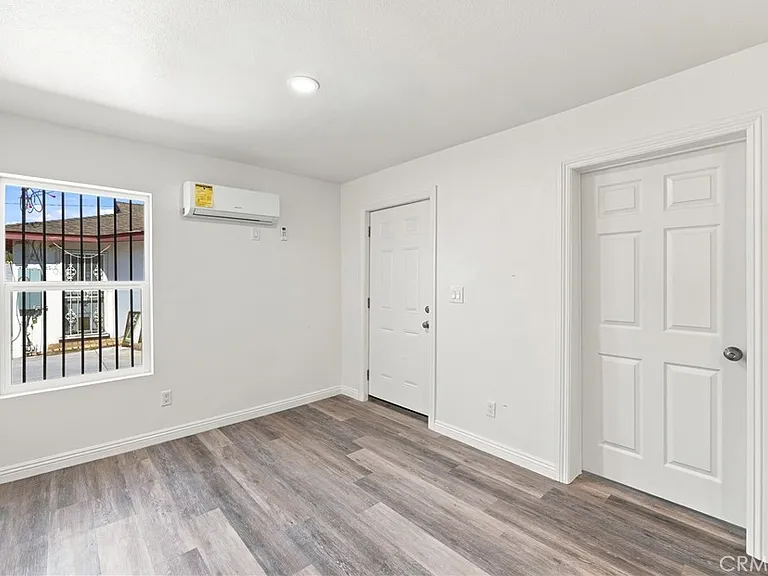 10646 S Wilton Pl — Photo 7