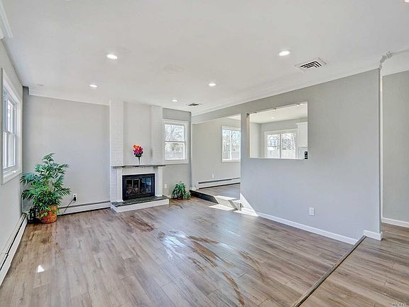 3rd image of 16 Glenmere Ln