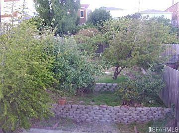 5th image of 246 Thrift St