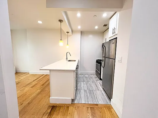 Rented by EastMount Realty LLC | media 16