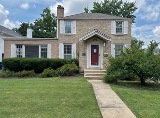 14 Mohawk Dr, Clarendon Hills, IL 60514