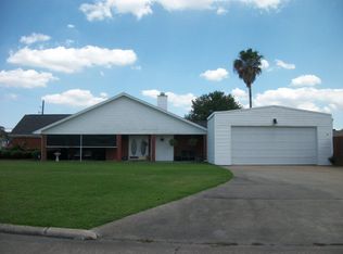 304 Shannon Ln, Nederland, TX 77627