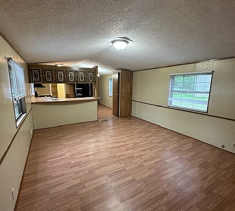Open kitchen with breakfast bar & pantry