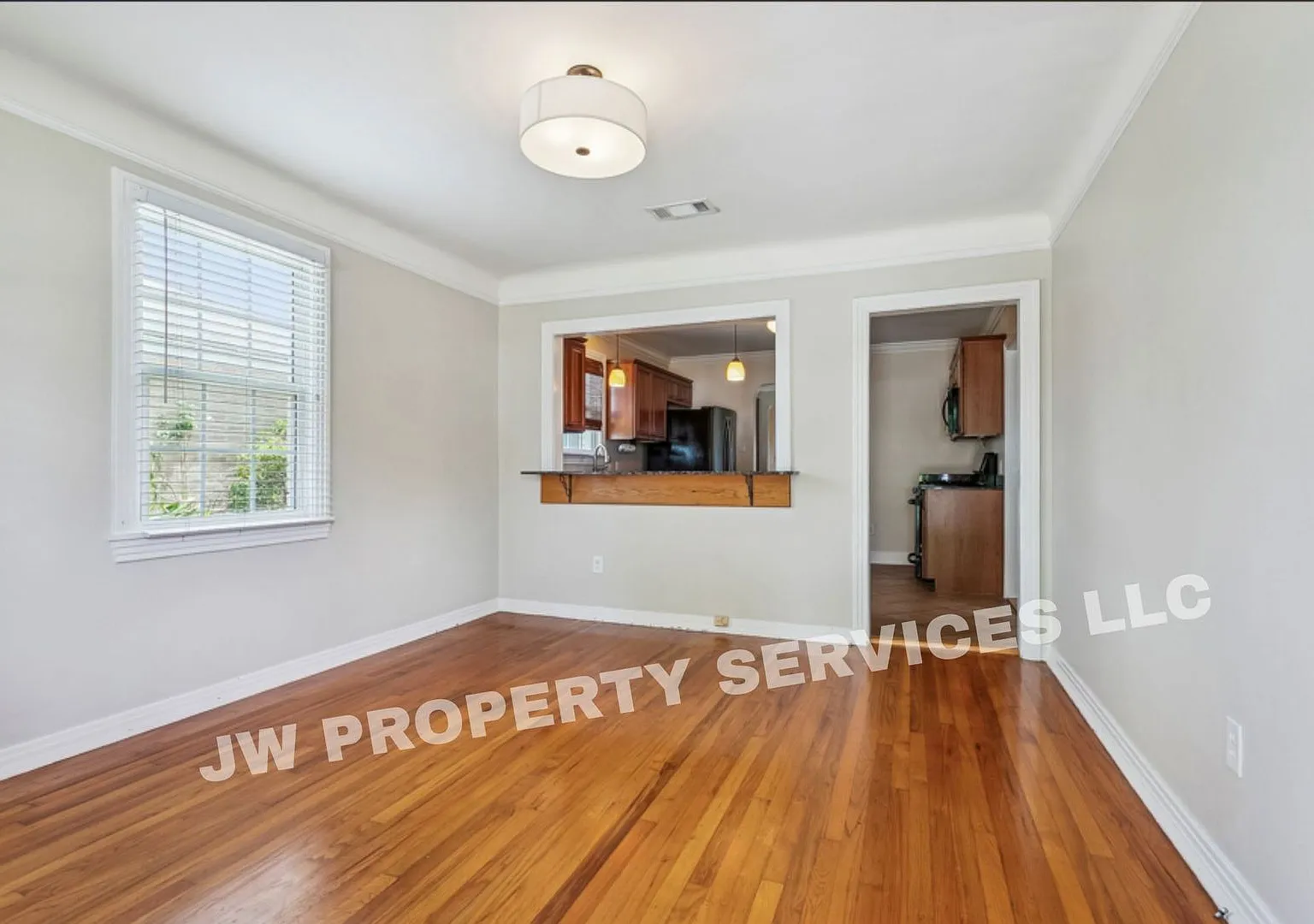 New Spacious & Cozy 4-Bedroom Home — Photo 4