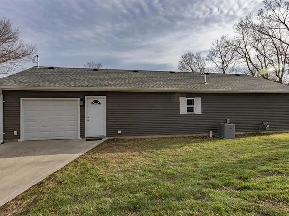 1019 Atchison St, Atchison, KS 66002