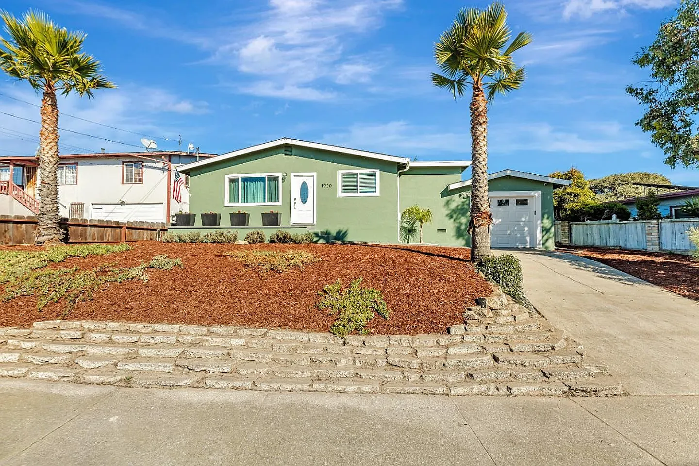 3 bed, 1237 sqft, $4,600 — Photo 1