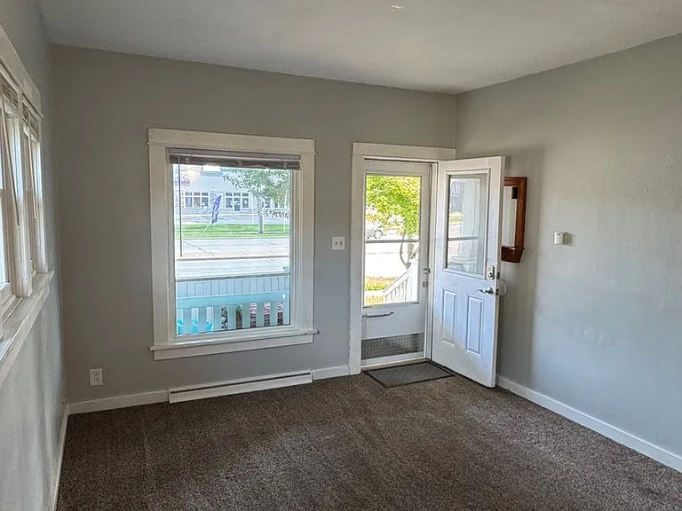 1231 W College Ave — Photo 3