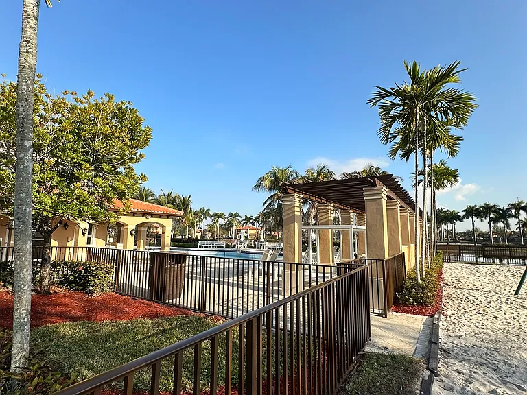 15240 SW 31st St — Photo 7