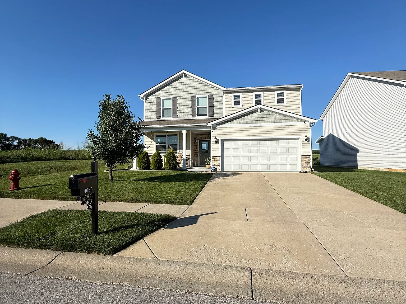 4 bed, 2.5 bath, 2300 sqft, $2,875 — Photo 2