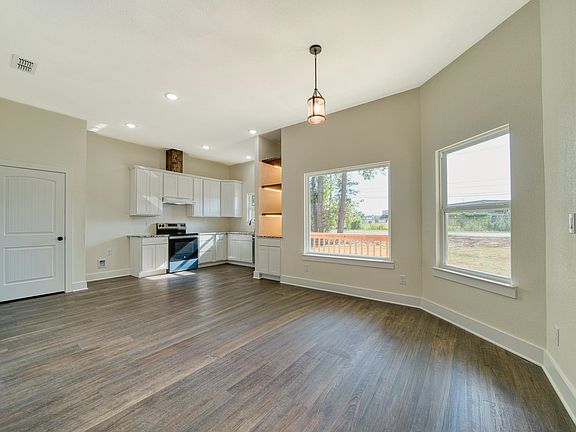 5th image of 814 Premier Rd