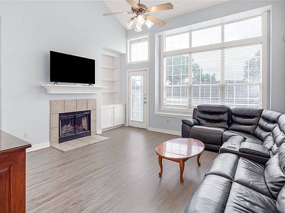 2nd image of 303 Chimney Hill Dr