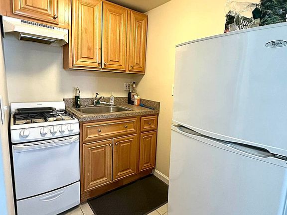 4th image of 696 2nd Ave APT 3B