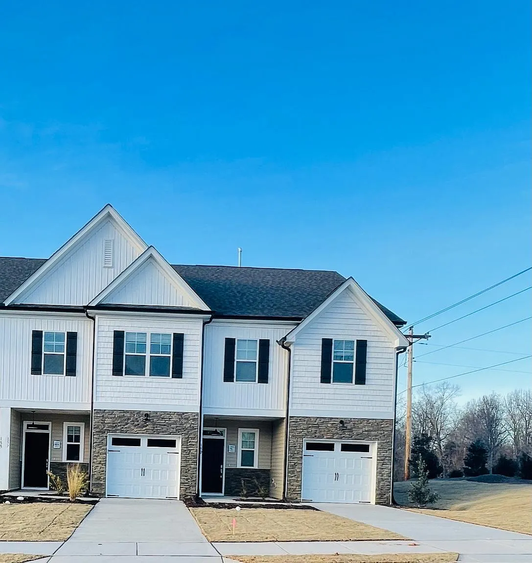 3 bed, 2.5 bath, 1600 sqft, $1,850 — Photo 2