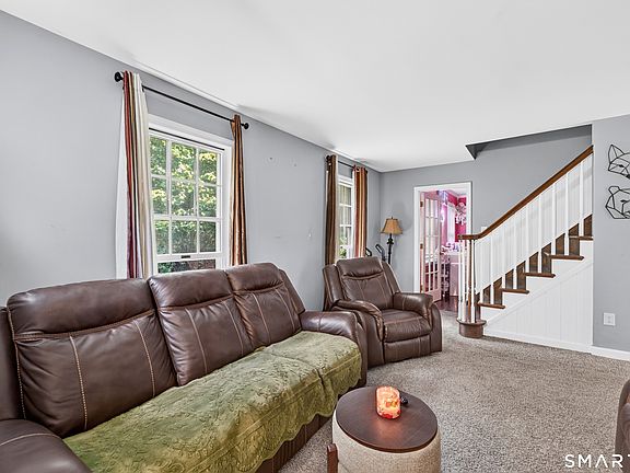 5th image of 26 Bush Hill Road