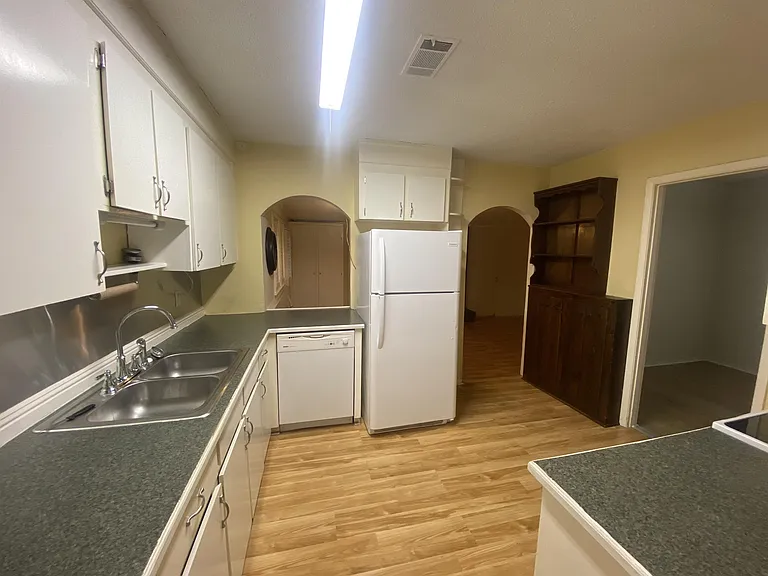438 Alabama Ave — Photo 12