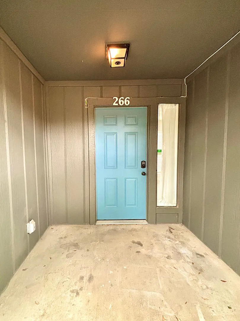 Centrally located modern condo! — Photo 2