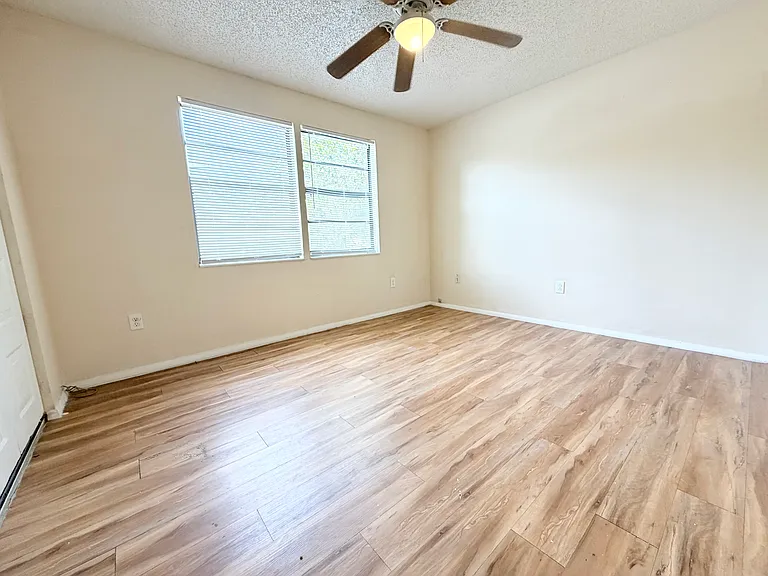 129 Camphor Cir #F — Photo 17
