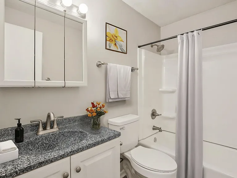 8519 Parallel Pkwy — Photo 23