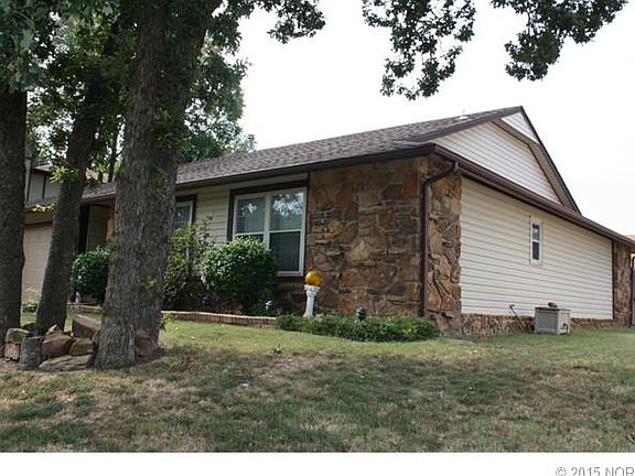 2nd image of 1290 Woodbriar Ln