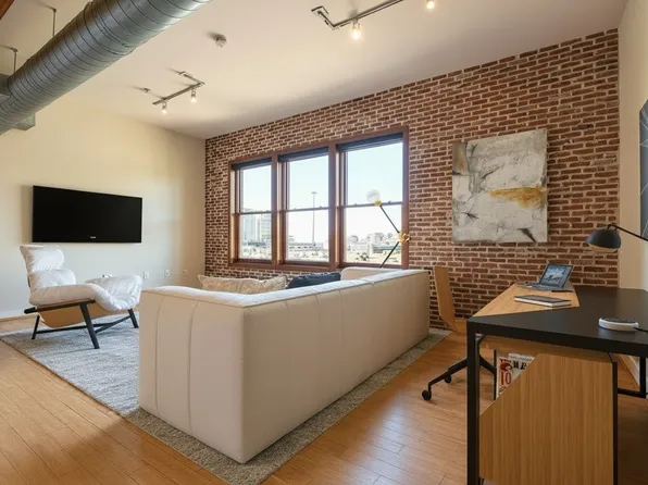 2502 Live Oak St APT 338, Dallas, TX 75204