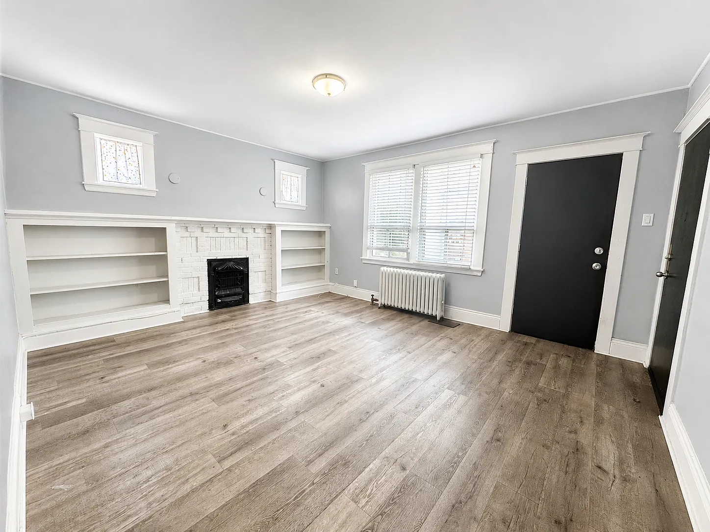 Unit 4 - 831 Main St E — Photo 2