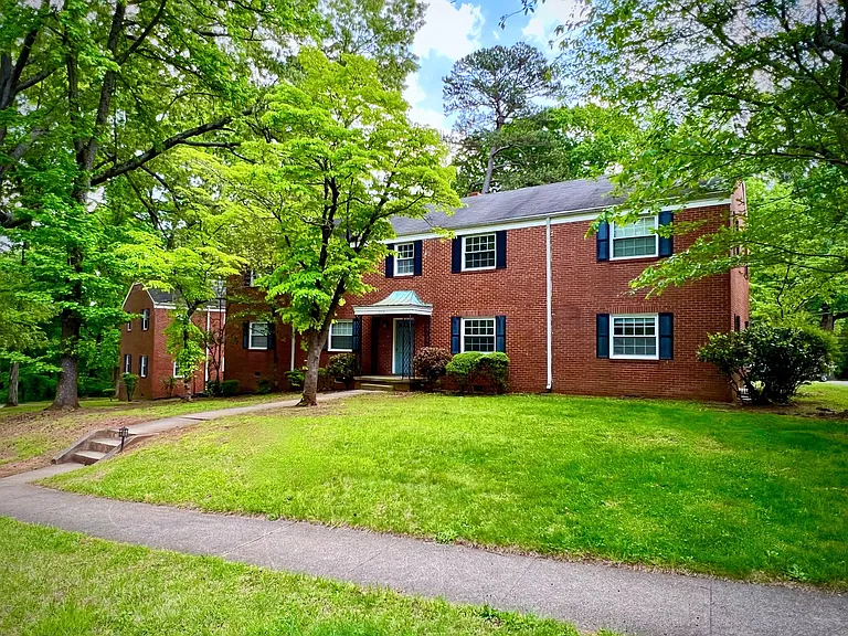 Lindley Park Manor — Photo 4