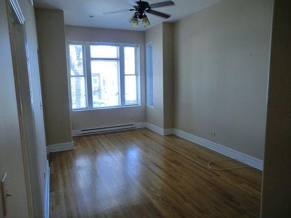 5th image of 2728 N Artesian Ave