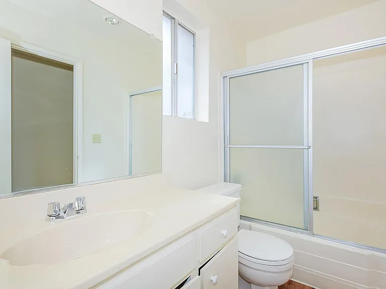 Emerald West Apartments — Photo 18