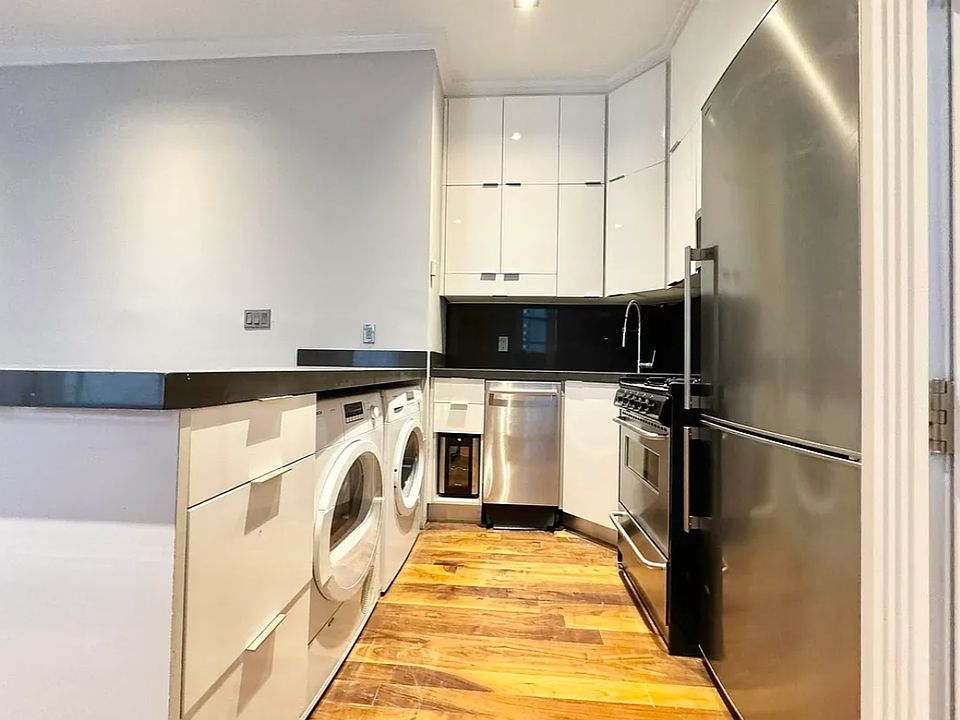 2nd image of 208 E 25th St #55