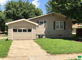 16 E Clark St, Vermillion, SD 57069